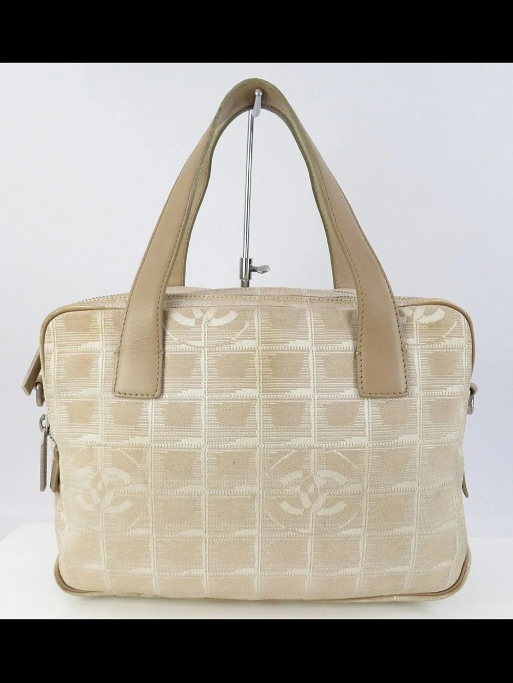 CHANEL Beige Canvas Tote with Signature CC Motif - Picture 2 of 16